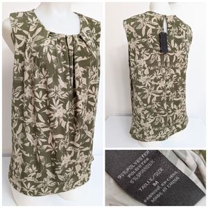 NWT Stretch Sleeveless Flowers Print Top Sz M